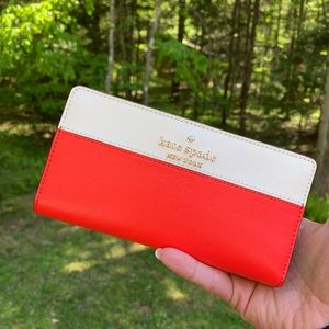 Auth. Kate spade Saffiano leather bifold wallet/ID